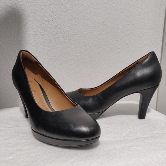 clarks pumps school